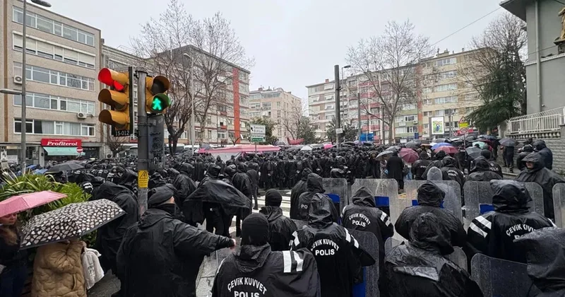 Kadıköy’de gazeteciler için eyleme polis engeli: Gazetecilik suç değildir Sözcü Gazetesi