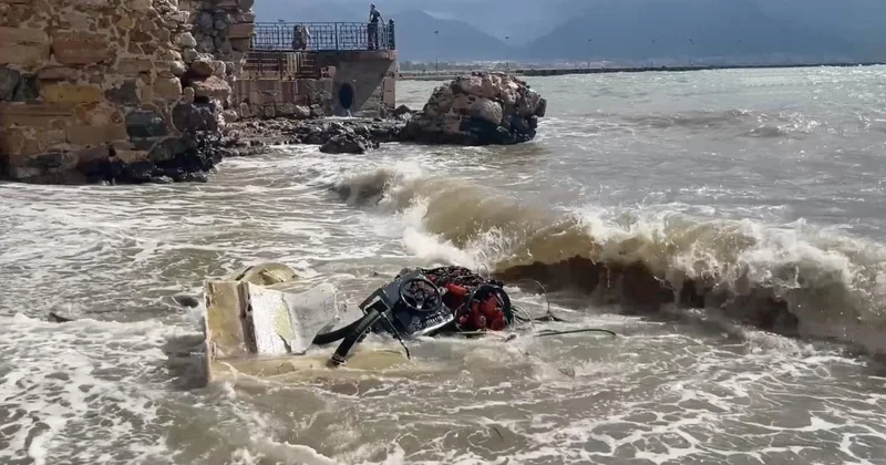 Alanya açıklarında balıkçı teknesi battı: 2 kişi yüzerek kurtuldu