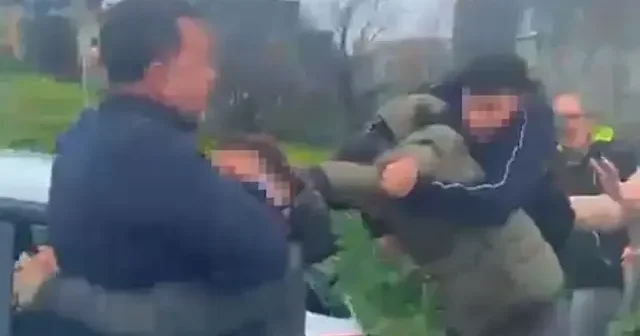 Silivri de direksiyon sınavını geçemeyen sürücü babası ile birlikte eğitmene saldırdı VİDEO İZLE