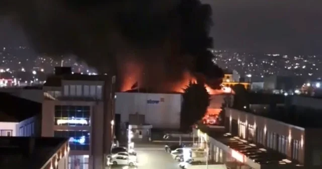 Raf imalatı yapılan fabrika alevlere teslim oldu Kocaeli Haberleri