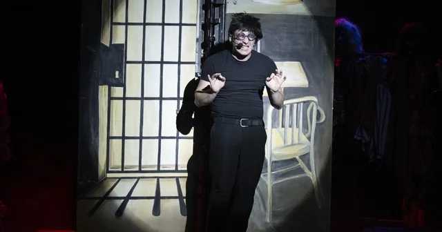 Mersin de tiyatro şöleni Eyvah Nadir ile sona erdi Mersin Haberleri