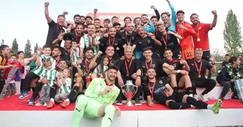 Zirve mücadelesi veriyordu! Şampiyon hoca 1 0 lık yenilginin ardından istifa etti