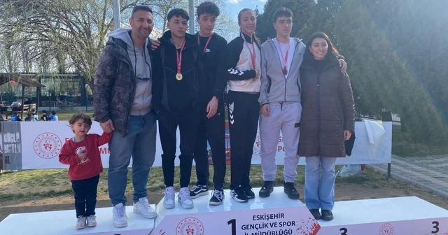Genç atletler pistte kozlarını paylaştı Eskişehir Haberleri