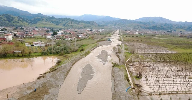 Salihli de dereler taştı, tarım arazileri su altında kaldı Manisa Haberleri