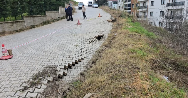 Sağanak sonrası yoldaki çökme, tedirginliğe neden oldu Bursa Haberleri