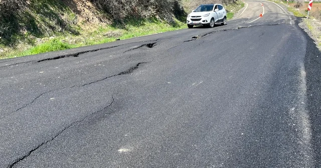 Çökmelerin olduğu yol kazalara davetiye çıkarıyor Adıyaman Haberleri