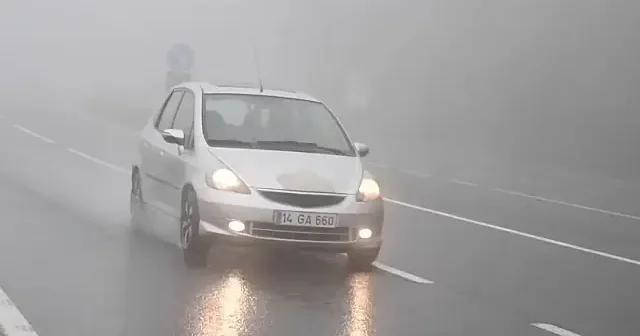D 100 kara yolunun Bolu Dağı geçişinde sis etkili oldu VİDEO İZLE