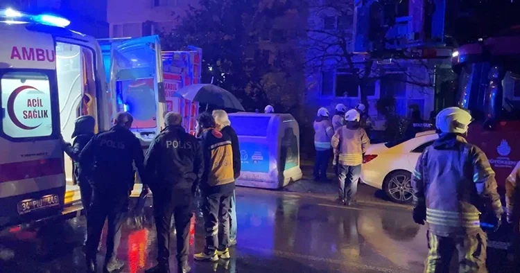 Beşiktaş ta 4 katlı binada yangın