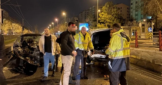 Kaza yapan ehliyetsiz ve alkollü sürücüyü, polis tedaviye ikna etti Kayseri de çalışma yapan ekibe arkadan çarpan araç sürücüsü yaralandı Kayseri Haberleri