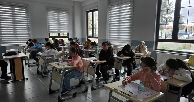 TÜGVA nın Kitap Kurdu sınavı Eskişehir de tamamlandı Eskişehir Haberleri