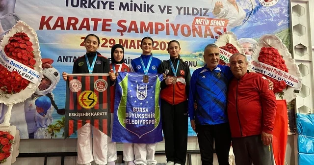Eskişehirli karateciler Türkiye Şampiyonası ndan madalyalarla döndü 5 bin 130 sporcu arasından Türkiye derecesi elde ettiler Eskişehir Haberleri