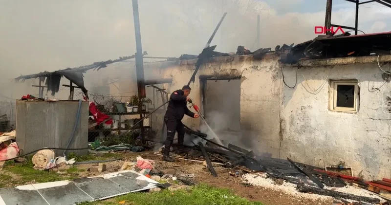 Ev yangınında faciadan kıl payı dönüldü! Canlarını son anda kurtardılar