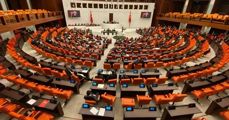 Meclis te kritik hafta: Bedelli ve deprem konutları için yeni düzenlemeler gündemde Gündem Haberleri