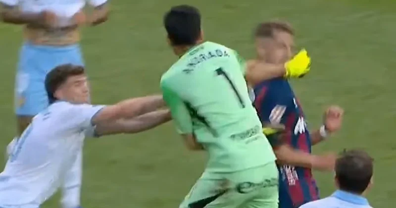 Yumrukçu kalecinin cezası belli oldu! Bir daha forma giyemeyecek Sözcü Gazetesi