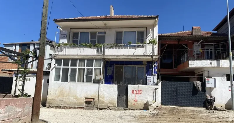 Namaz için uyandı, oğlunu banyoda ölü buldu