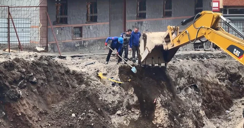 İş makinesi doğal gaz borusunu patlattı, ekipler alarma geçti