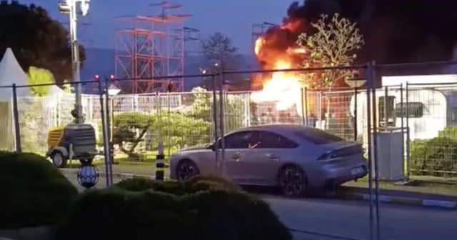 Otelin bahçesinde park halindeki karavan alev alev yandı Kocaeli Haberleri