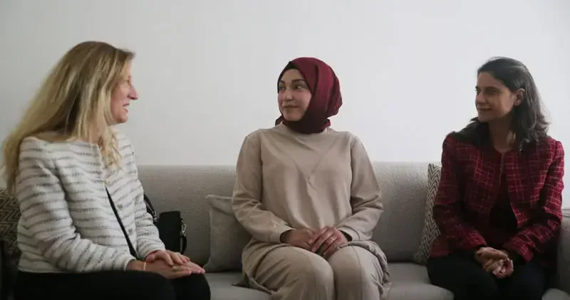 Her gebeye bir ebe ile normal doğum oranı arttı