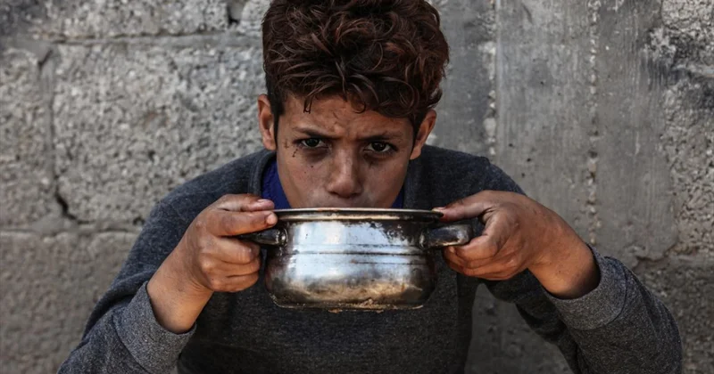 Araştırma: İngiliz medyası Gazze soykırımını aklamaya çalışıyor