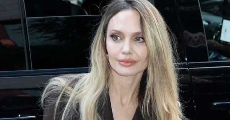 Onu altı aylık bebekken kollarına almıştı... Evlatlık çocuğu konuştu... Ağlamamak için yutkunup durdu