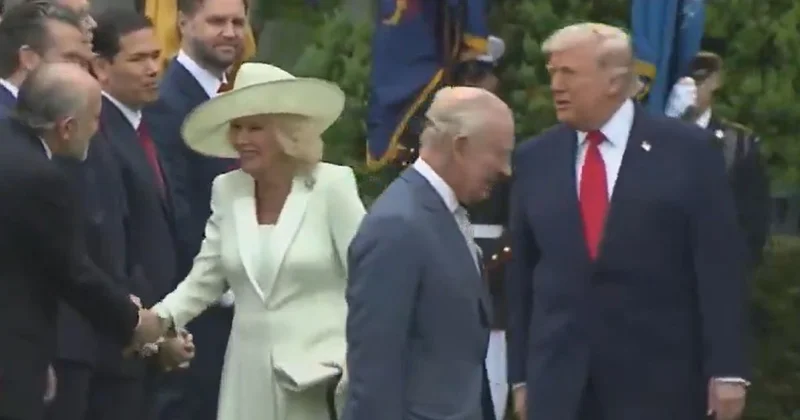 Trump seremoni sırasında Kraliçe Camilla’nın önüne geçti