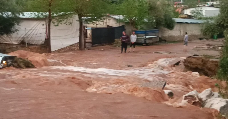 Adana da sağanak sele dönüştü: 1 kişi hayatını kaybetti