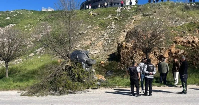 Faciadan dönüldü: El freni çekilmeyen araç şarampole uçtu