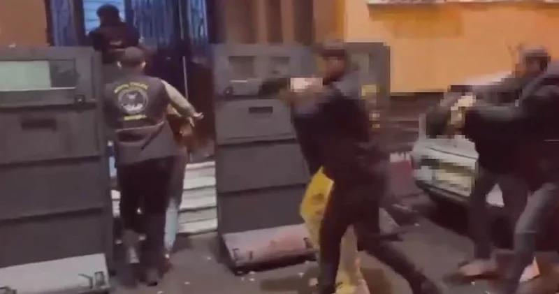 Kavga ayırma bahanesiyle yankesicilik yapan 5 kişiye suçüstü