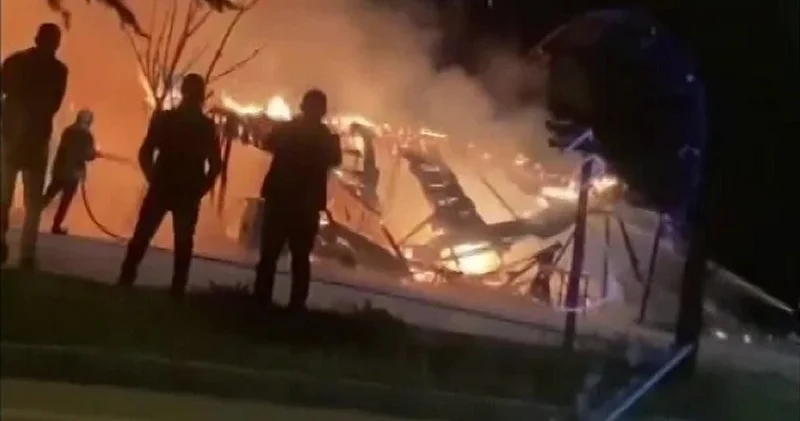 Yol kenarında alev paniği: Manav tezgahı kül oldu Amasya Haberleri