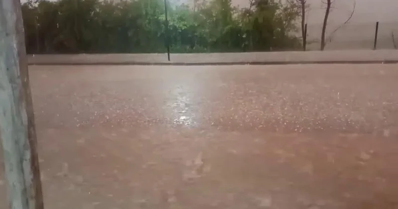 Osmaniye de sağanak ve dolu: Yollar göle döndü