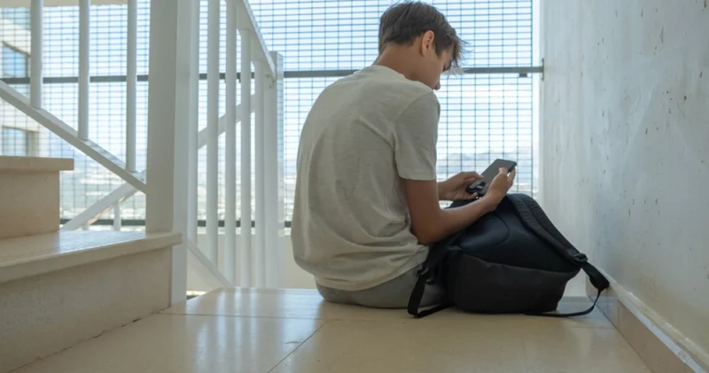 Yapay zeka, dijital gelir modelleri ve yüksek teknoloji ile dünya dönüşürken gençler neden mutsuzlaşıyor?