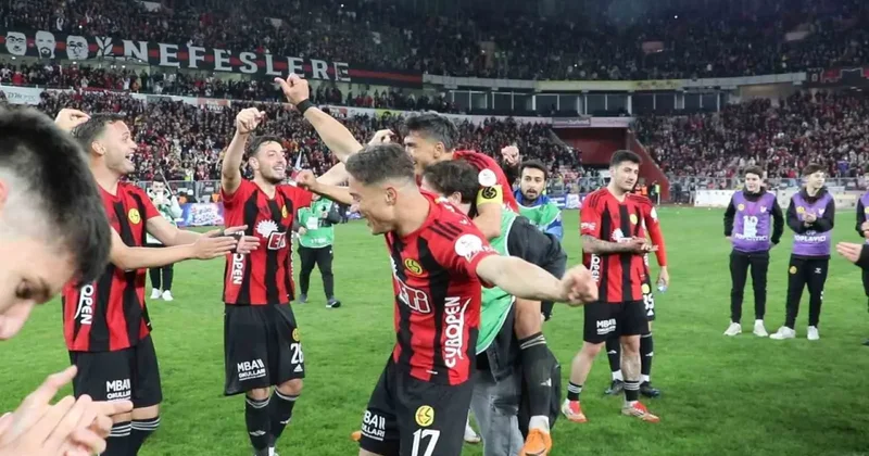 2 1 den turu çeviren Eskişehirspor, galibiyeti çiftetelliyle kutladı