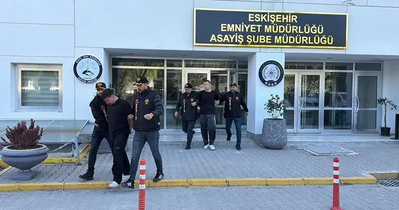 Eskişehir’de ‘yan bakma’ cinayeti şüphelileri adliyede