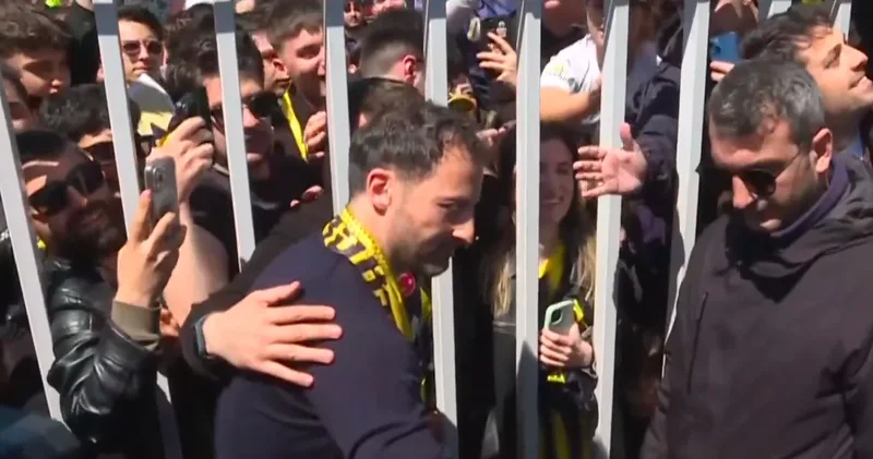 Fenerbahçe taraftarı Samandıra ya akın etti: Tedesco ya sevgi seli