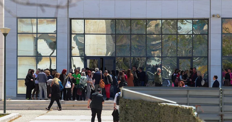 Yunanistan da emeklilik davasını kaybeden 89 yaşındaki adamdan katliam girişimi