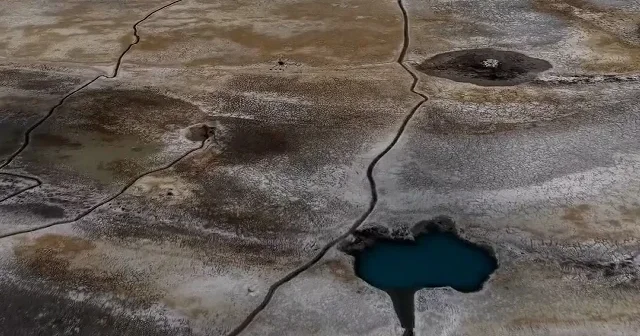 Burdur Gölü kıyısındaki turkuaz gözeler yaşam kaynağı oldu VİDEO İZLE
