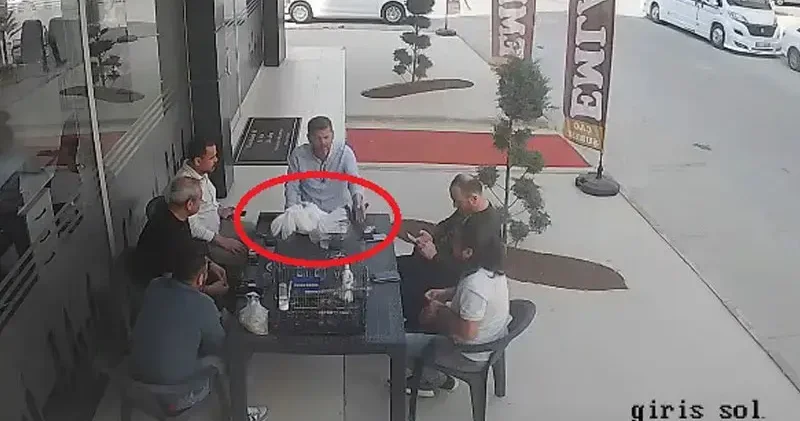 Tarsus’ta tavuk uçarak masaya kondu, çevresindekiler panik yaşadı