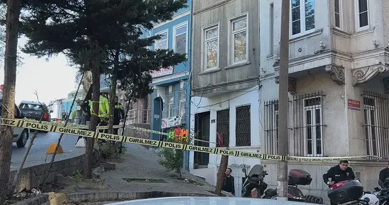 Beyoğlu nda bir kişi evinde ölü bulundu