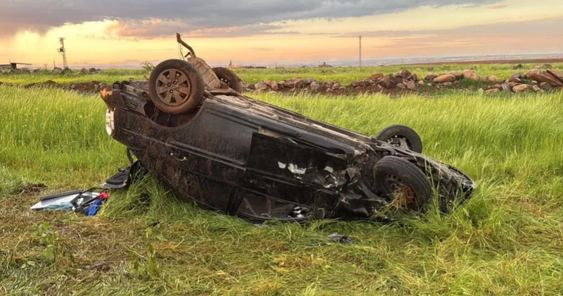 Diyarbakır da içinde 10 kişinin bulunduğu otomobil takla attı
