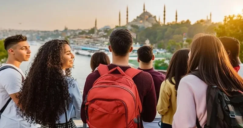 Gençlerin 3’te 1’i dindarlığı “göstermelik” buluyor