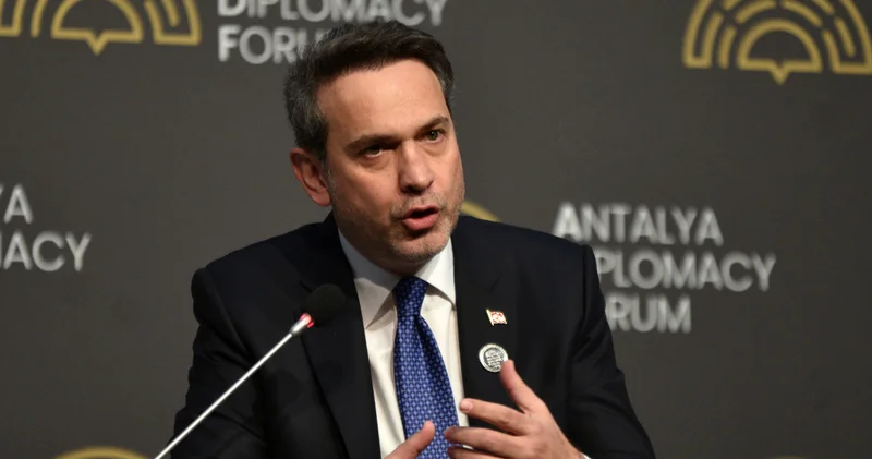 Bakan Bayraktar dan Özel e yanıt