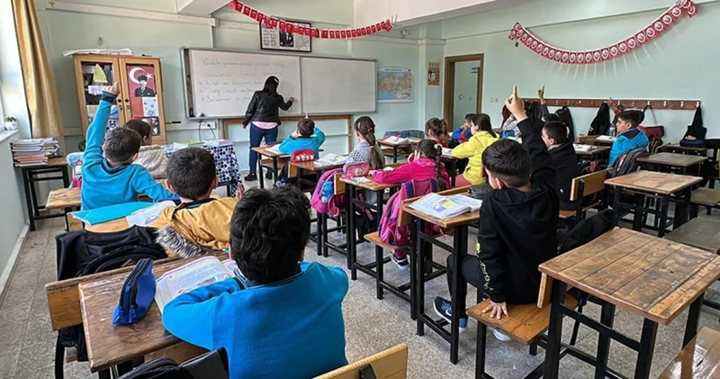 YAZ TATİLİ BAŞLANGIÇ TARİHİ: Okullar ne zaman kapanacak? MEB takvimi ile 2025 2026 eğitim öğretim yılı ne zaman bitiyor, yaz tatiline kaç gün kaldı?