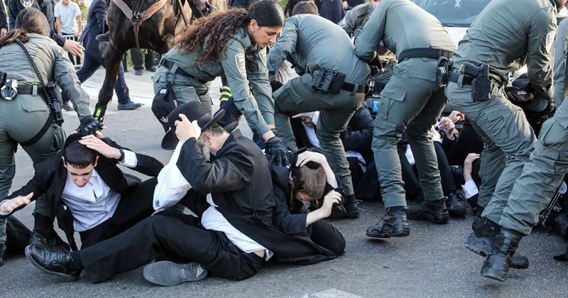 Haredi göstericiler askeri polis komutanının evini bastı