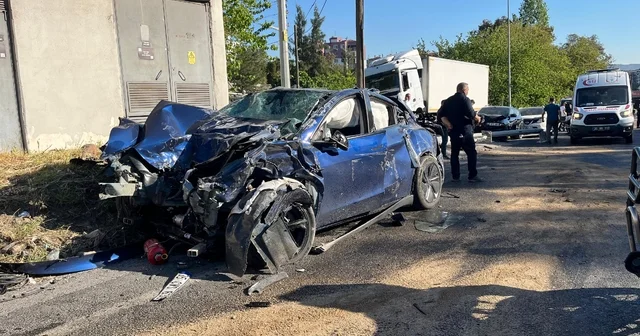 İzmir de freni boşalan tır 10 araca çarptı: 1 i polis 3 kişi hayatını kaybetti, 5 kişi yaralandı İzmir Haberleri