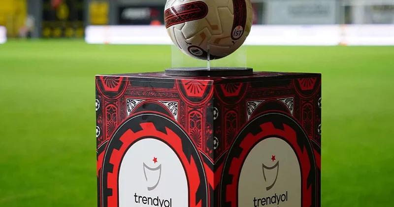 Süper Lig in 33. haftasındaki Beşiktaş Trabzonspor derbisi, 9 Mayıs Cumartesi akşamı 20.00 de oynanacak