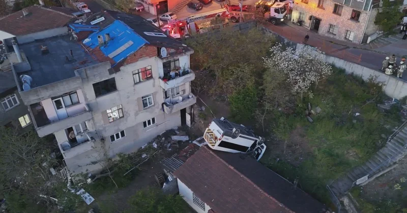 Akılalmaz kaza! Takla atan servis aracı, evin çatısına uçtu Sözcü Gazetesi