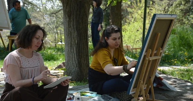 Anadolu Üniversitesi Japon Bahçesinde Açık Hava Resim Çalıştayı GSF den Özbekistan Sanat Akademisi ile uluslararası sanat buluşması Eskişehir Haberleri