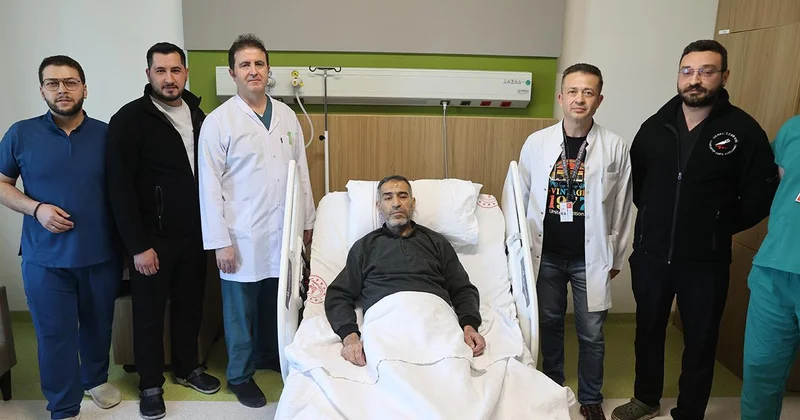 8,5 kiloluk böbrekle yaşadı, ameliyatla kurtuldu