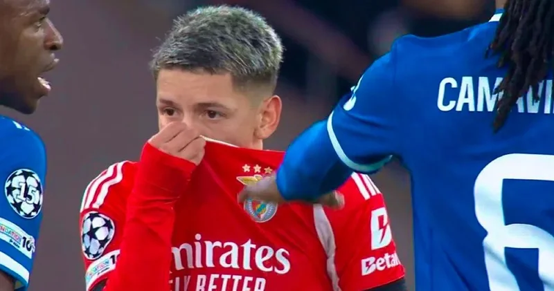 Ağzını kapatan futbolcular kırmızı kart görecek