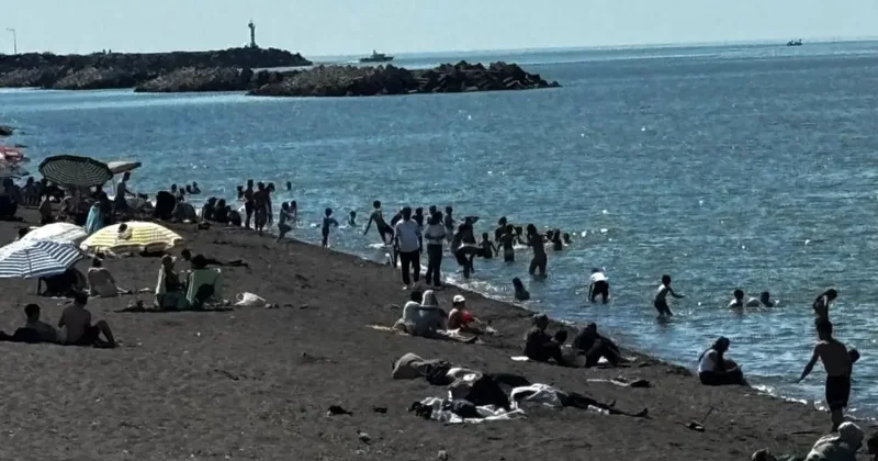 Akçakoca sahilleri bayramda doldu taştı